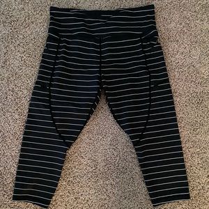 Zyia 14-16 Light N Tight black and white Stripe